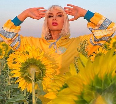 Весь час разом: Вольнова розказала про нові стосунки та як вивчає українську по піснях Павліка