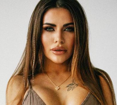 Стужук у спідньому та в різних позах замислилася про світосприйняття. ФОТО