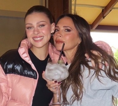 Люблю вас усіх: Вікторія Бекхем замилувала сімейною ідилією, а невістка пригорнула її для фото