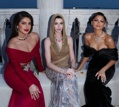 Зендея в оксамиті, Хетевей у відвертому золоті та Чопра з голим животом показалися на вечірці у Венеції