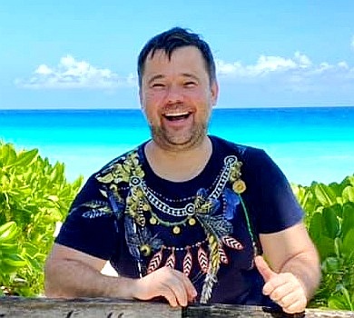 Богдан у шортиках передав привіт із Сейшел