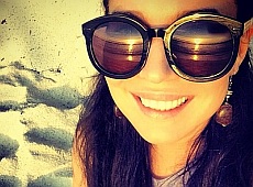 Йолка у теплих краях танцює на тлі заходу сонця. ФОТО 