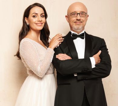 Ще повернемося на ці закати: Резніков у річницю шлюбу показав поцілунок із дружиною у Новій Каховці