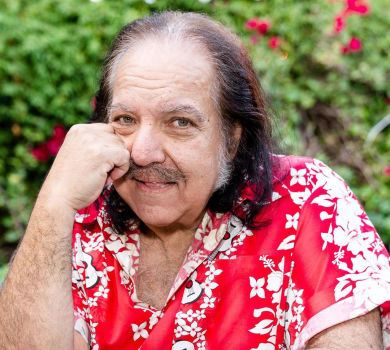 Понад 30 актів насильства: відомого порноактора судитимуть як секс-злочинця