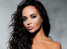 Фокіна в новому кліпі показала ніжне садо-мазо і трохи циці. ВІДЕО