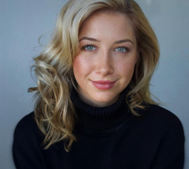 Обійми під ковдрою та ніжні поцілунки: донька Єгорової показала кадри сімейного фотосету