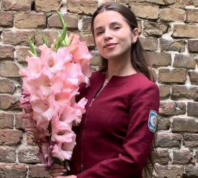 Соловій на 1 вересня вбралася у свою шкільну форму. ФОТО 