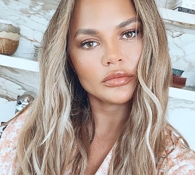 Кріссі Тейген зробили трансплантацію брів: як тепер виглядає модель. ФОТО 