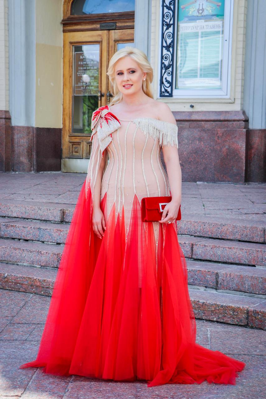 Инна Костыря в платье от бренда Frolov. Фото взято с Instagram Инны Костыри.