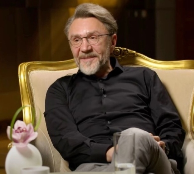 Військовозобов'язаний Шнуров висміяв представників інтелігенції, котрі публічно каються за злочини росії