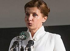 Жінка Порошенка вибачилася за свою українську, яку вдосконалює