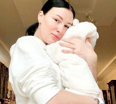 Невиспана Приходько замилувала фото з немовлям: Робота мамою 24/7 найважливіша у світі