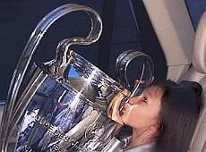 Як футбольні доці з кубком Ліги чемпіонів позували: мережу обурили ФОТО 