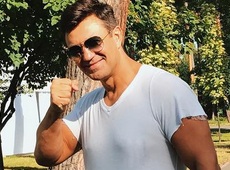 Тищенко припер дружину-відмінницю до стіни та похвалився її вміннями. ФОТО