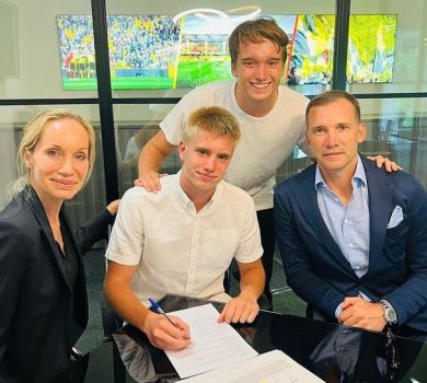 Шевченко з дружиною похвалилися сином-випускником та сином-футболістом. ФОТО