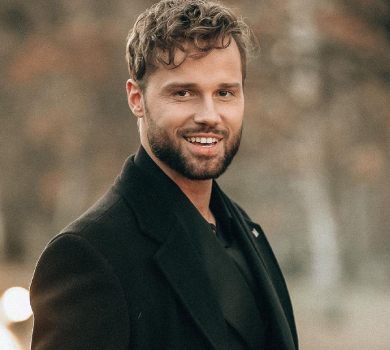 Повинні поважати: холостяк Топольський прокоментував хейт щодо українського дубляжу шоу