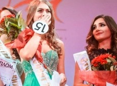 Ступка з Нагорним обрали найкрасивішу студентку. ФОТО