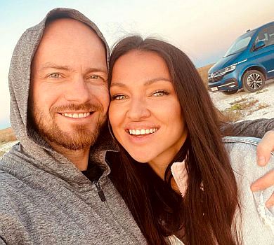 Відчуваю любов і щастя: Влад Яма показався на сімейному відпочинку, де його жінка знайшла Мальдіви