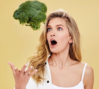 Брежнєва заселфилася топлес у ванній та розказала про свої веганські дні 