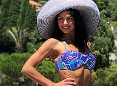 Віка НеАнгел хизується формами на тлі гір у Монако. ФОТО 