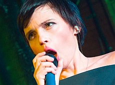 Карпа звозила дочок на лижі у Франції та зібралася заспівати у Києві