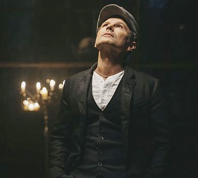 При свічках в Оранжереї: Вакарчук представив першу пісню й атмосферне ВІДЕО свого нового проєкту