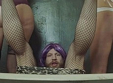 Дорн у новому кліпі показав важку долю повій та себе у леопардовій спідничці. ВІДЕО