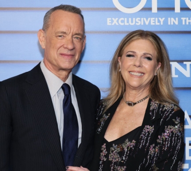 Том Хенкс із дружиною, сином та котом засвітився на кінопоказі. ФОТО