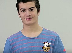 Син Порошенка у патріотичній футболці провів зарядку з мамою та сестрами