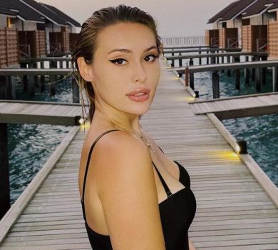 Онука Ющенка в купальнику похвалилася відпочинком на Мальдівах