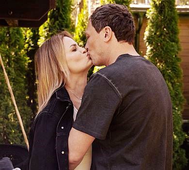 Пятов зворушливо привітав дружину з 16-ою річницею: Ти покохала простого парубка