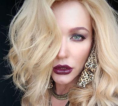 Монро уві сні показала соковиту циценьку та лице без мейкапу 