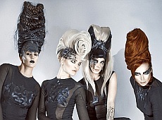 А.Р.М.І.Я. з громіздкими зачісками знялася в арт-хаусі для німців