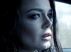 Гросу показала, як її мертву оживили обручкою. ВІДЕО