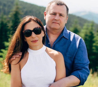 30 років одного життя на двох: дружина мера Філатова привітала його з річницею та показала сімейні портрети в горах