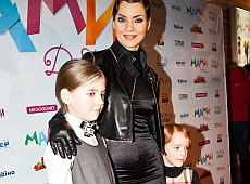 Окунська повела дочок на Бєроєва