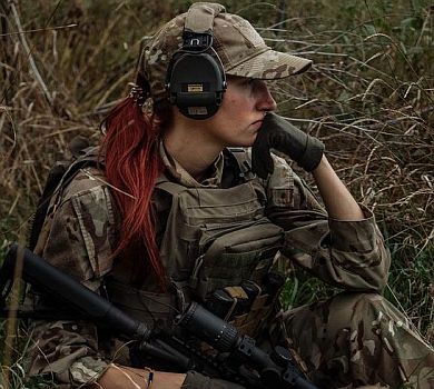 Вдягніть мої берці: снайперка Емеральд відповіла на звинувачення у піарі та зізналася, чому її мучить совість