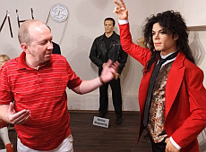 Майкла Джексона поставили до Януковича і Тимошенко