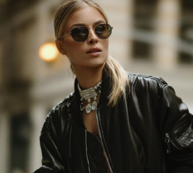 Онука Ротару у шкірі та з квітами на грудях прогулялася Нью-Йорком