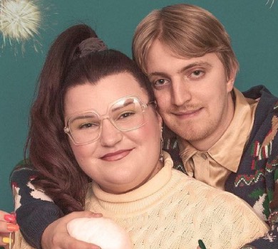 Такого палкого кохання, як у нас: бойфренд alyona alyona помацав її за бюст для новорічної листівки. ФОТО