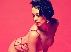 Нана з Nikita назвалася жінкою-павуком і вийшла на дорогу без трусів. ФОТО 