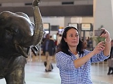 Шкіряк взяв із собою подружку у рятувальну подорож до Непалу. ФОТО