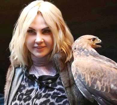 Реперка Камалія побила телевізори та звільнила хижака. ВІДЕО 