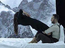 Мейхер станцювала танго на ліжку та розлила молоко 