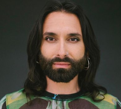 Не впізнати: Кончіта Вурст оновила зачіску до літа. ФОТО 