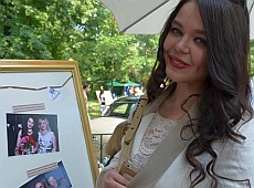 Гросу та мама Камалії подивилися на танці бабусь і дідусів 