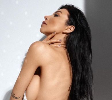 Логунова показалася без фотошопу та попозувала з оголеною цицею