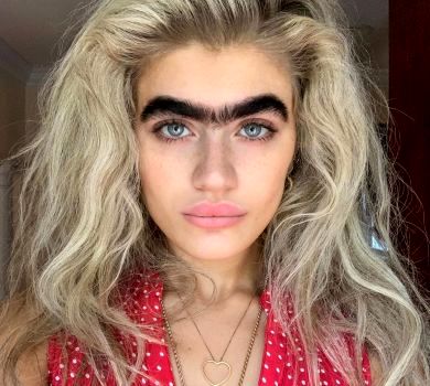 Брів забагато не буває: як модель Хаджіпантелі зробила їх своєю фішкою