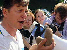 Ляшко притяг Азарову і в Раду картоплю