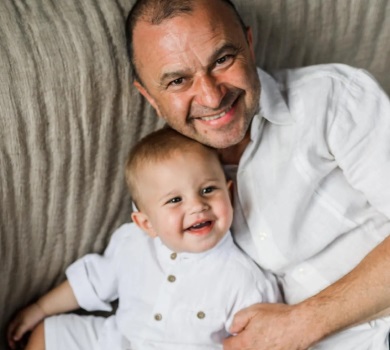 Павлік радикально вирішив питання зачіски сина. ФОТО